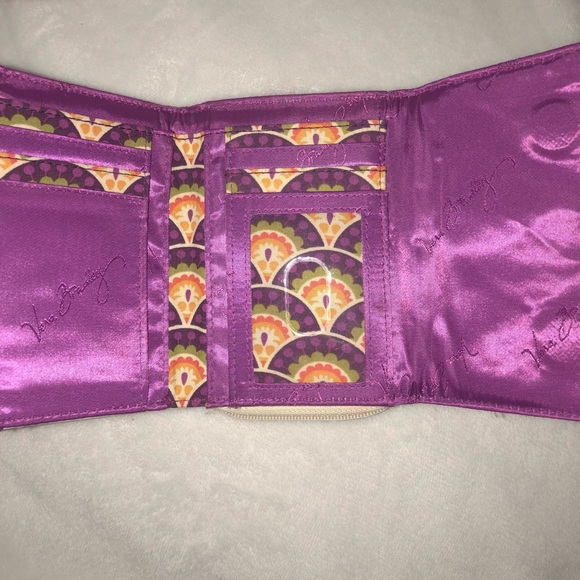 Vera Bradley •• W a l l e t •• - Picture 4 of 5